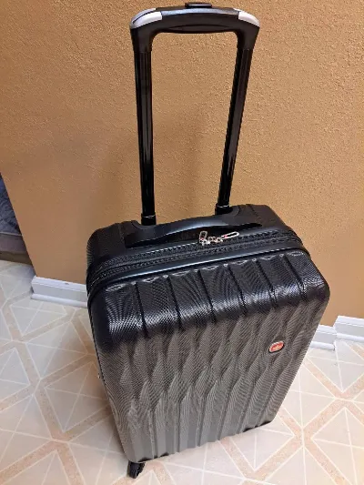 SwissGear 20-Inch Hardside Carry-On Luggage